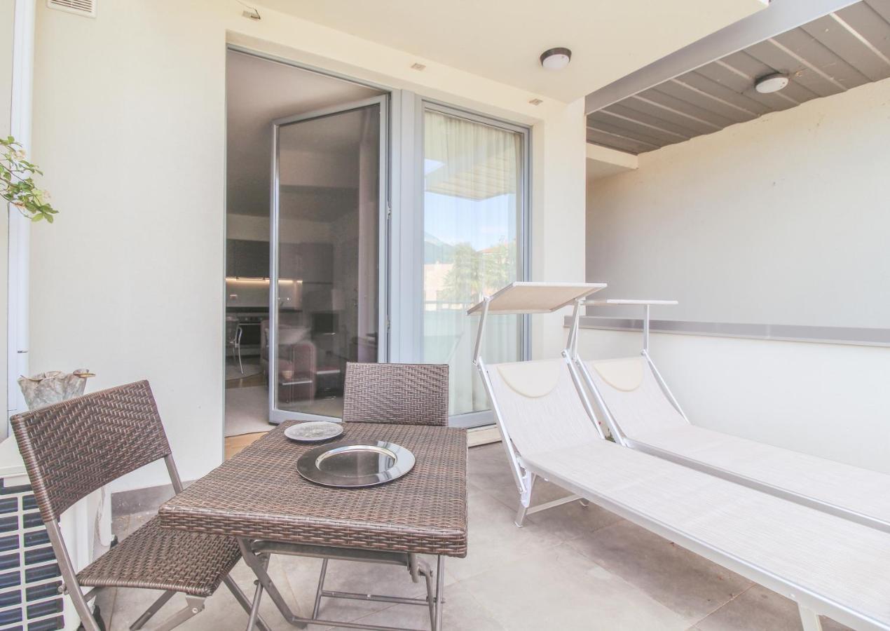 Residenza I Melograni - Suite Домазо Экстерьер фото